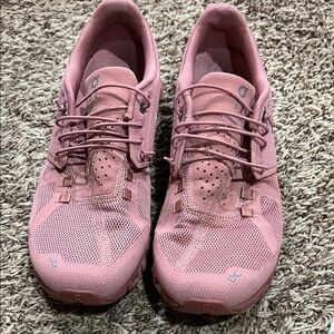 On running Monochrome Rose Pink shoes sz 9.5 womens
